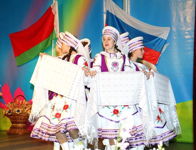 пословицы и поговорки о помощи. пословица народная дружба и братство. поговорки о дружбе и помощи. 3 пословицы о дружбе и братстве. дружба да братство дороже всякого богатства.