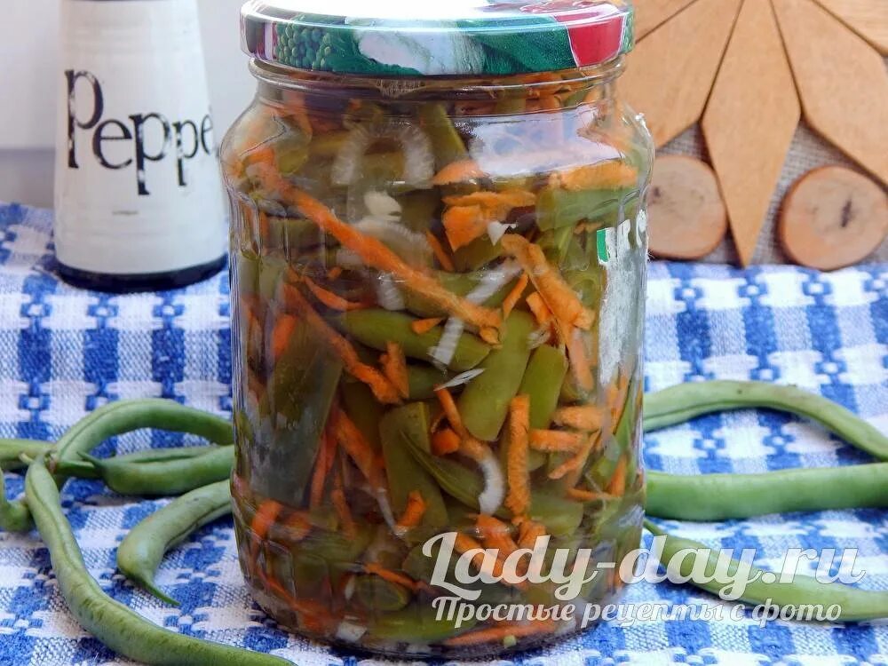 Рецепт стручковой фасоли на зиму в банках. Салат из спаржевой фасоли по-корейски на зиму. фасоль стручковая на зиму без стерилизации. спаржевая фасоль с морковью на зиму. консервированная спаржевая фасоль с овощами на зиму.