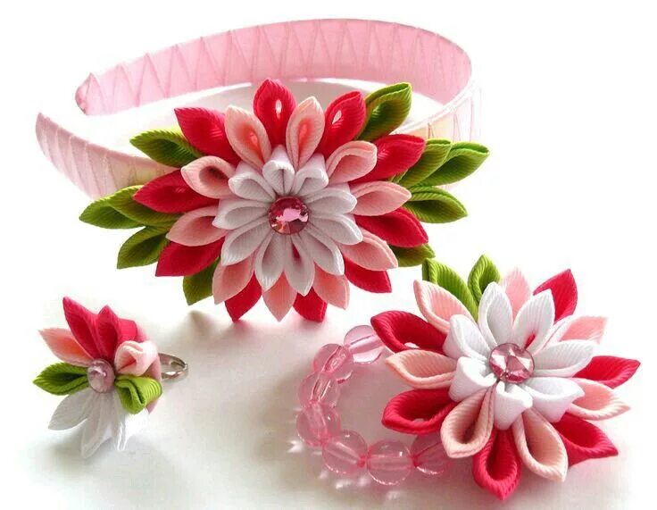 Цветок в технике канзаши. Канзаши. Техника канзаши. Цветочки канзаши. Заколки канзаши.