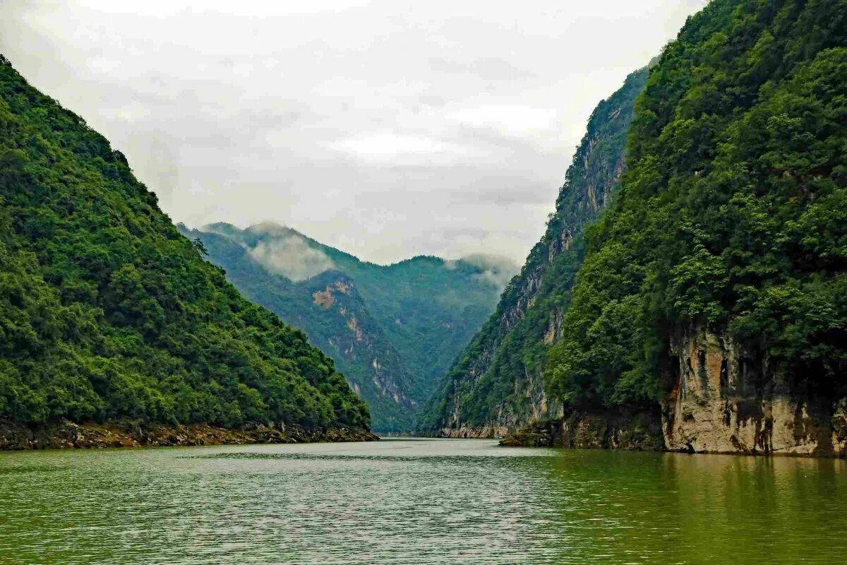 Какая река является самой длинной в евразии. Река Янцзы Китай. Янцзы река Янцзы. Янцзы голубая река. Евразия река Янцзы.