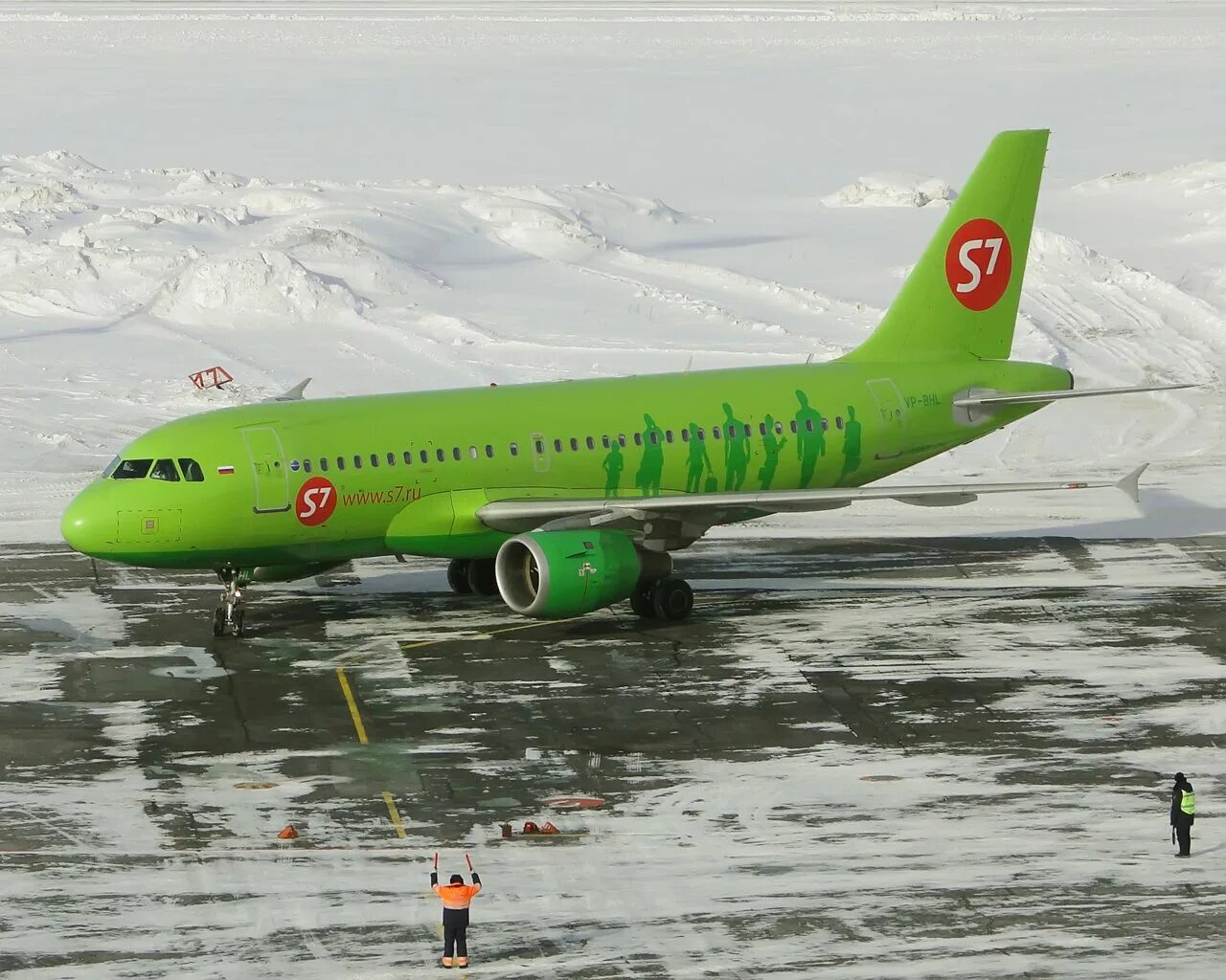 Севен китайская. Аэробус а319 s7 Airlines. A319 s7. Airbus a-319 самолёта s7. Airbus a319 s7.