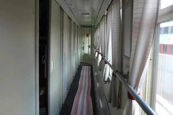 Проезд пенсионеров в поездах дальнего следования. Поезд фас. поезд оснащенный фотоэлементами. новые купейные вагоны в поезде нерюнгри хабаровск. транзитные суда дальнего следования.