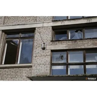 Разбитые окна в школе