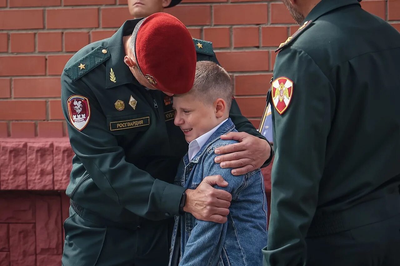 Поддержка вдове. Рос гвардия Балашиха. Спецназ Витязь Балашиха. Росгвардия на улице.