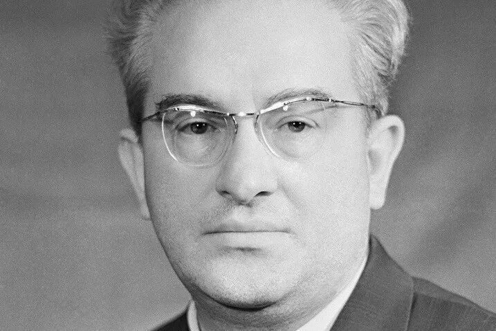 Андропов ю л. Андропов кгб.