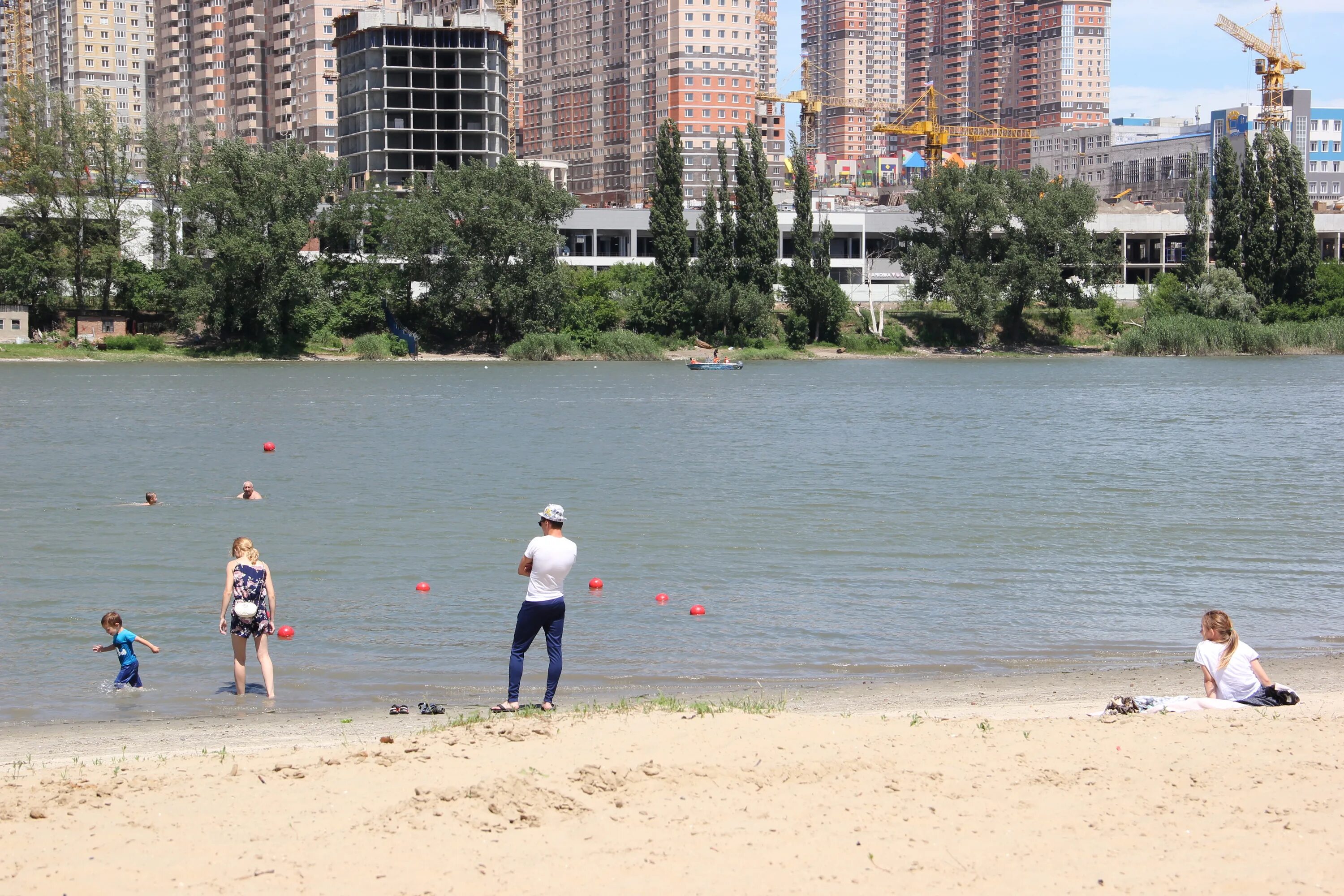Левобережный пляж ростов. Центральный пляж ростов. Пляж на зеленом острове ростов на дону. Стереопляж ростов-на-дону. Центральный городской пляж, ростов-на-дону.