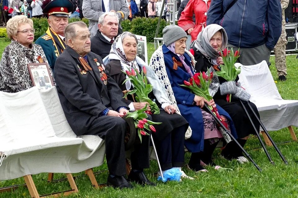 Липецк 9 мая. Парад Победы в Липецке 2022. Бессмертный полк Липецк 2022. Ветераны на параде Победы 2022. Парад Победы Липецк.