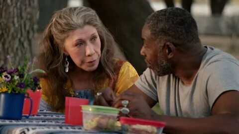 Stills - Grace and Frankie.