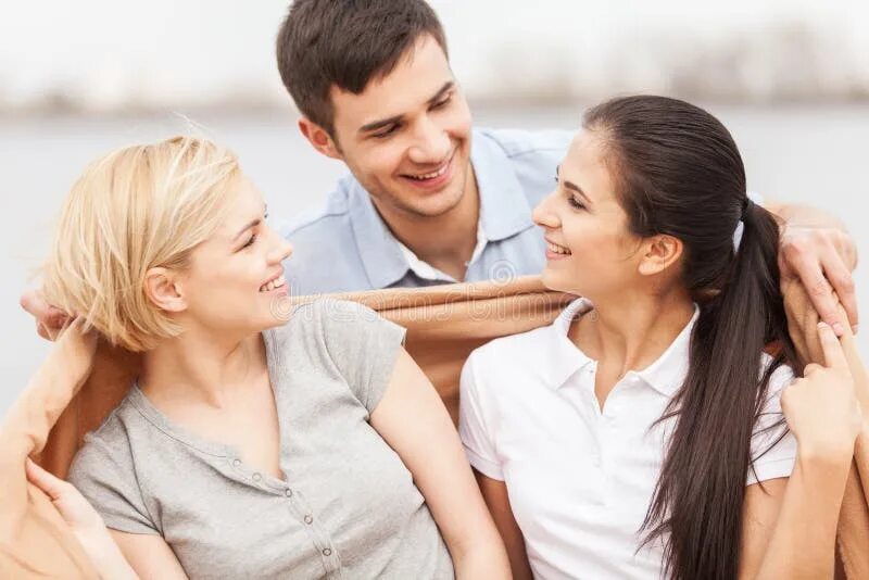 Отношения без отношений как называется. Тройные отношения. throuple relationships. тройные отношения юч.