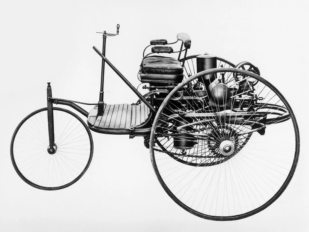 Первый автомобиль внутреннего сгорания. Benz Patent-Motorwagen 1886 двигатель. Benz Motorwagen 1886 двигатель.