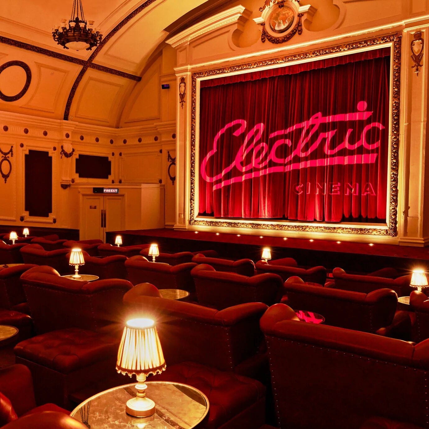 Кинотеатр Electric Лондон (Великобритания). Odeon кинотеатр в Лондоне. Одеон Англия кинотеатр. Electric Cinema в Ноттинг-Хилле, Лондон, Англия.
