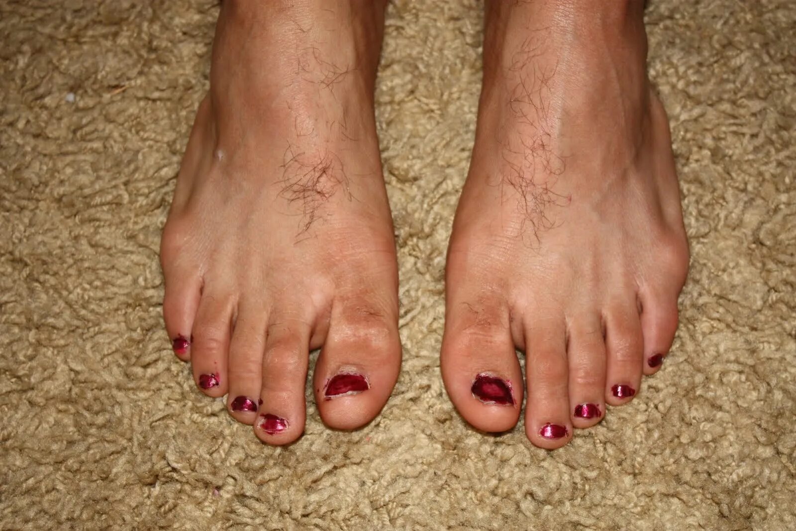 Hairy foot. Красивые волосатые женщины. Scary hairy feet. Girl hair Toes.