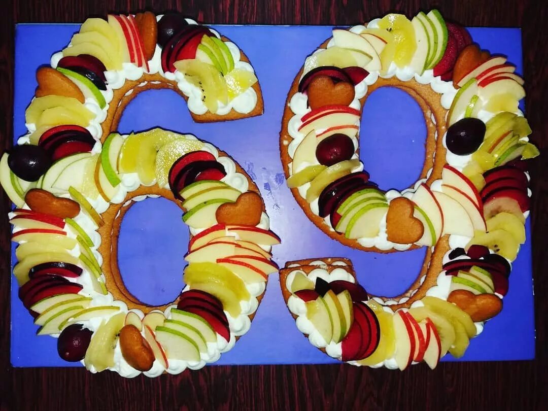 Цифра 3 из фруктов. Украшение детского торта цифры. Торт цифра украшение. Торт цифра 6 украшение. Торт цифра с фруктами.