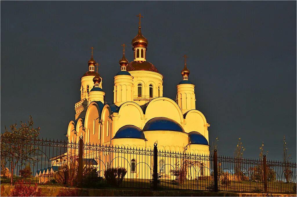 Комрат. Город чебаркуль церковь. Храм преображения господня чебаркуль 2014 г челябинская митрополия. Храм преображения господня чебаркуль. Храм преображения господня чебаркуль.