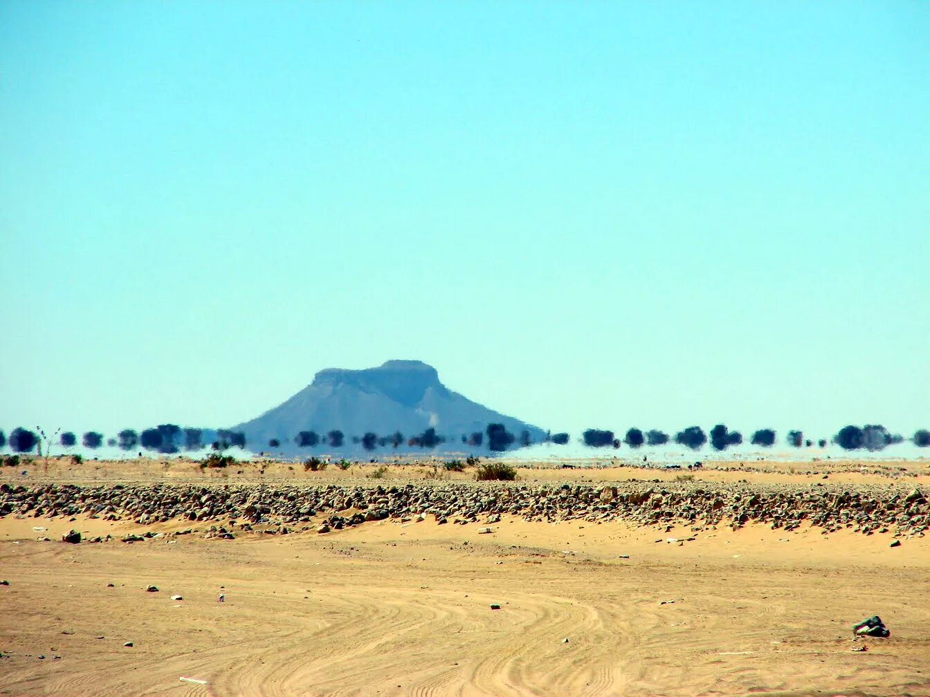 Мираж является. Мираж явление природы. Эрг Эр Рави пустыня. Мираж в пустыне природное явление. Мираж природное явление.