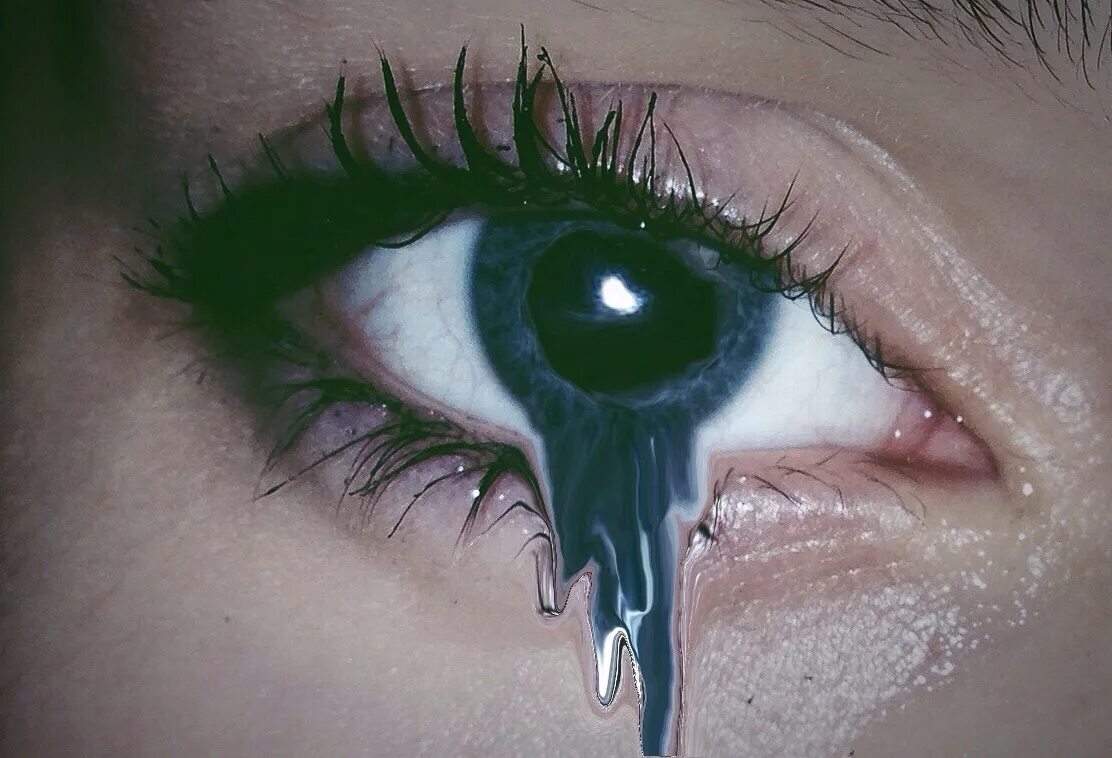 Из глаз течет жидкость. Глаз плачет. Слезы Эстетика. Глаз со слезой. Плачущий глаз.