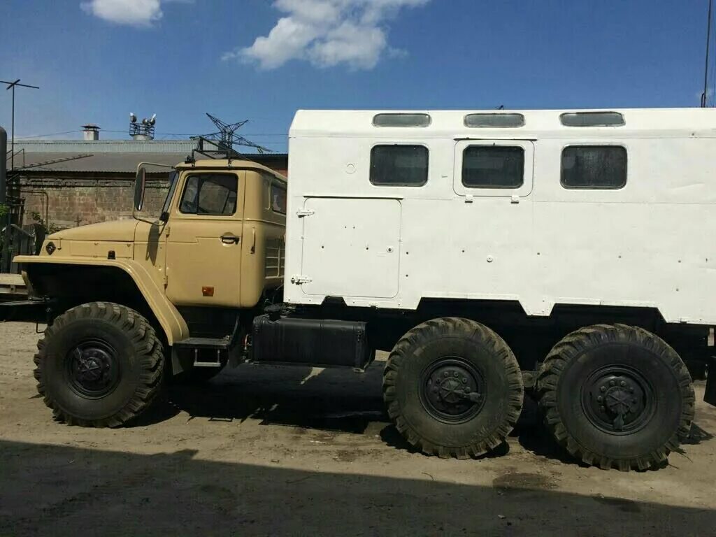 Урал-4320 грузовой армейский. Урал 4320 ремонтная мастерская. Бортовой урал 43 20. Армейский «урал-4320» кунг. Урал 4320 кунг.