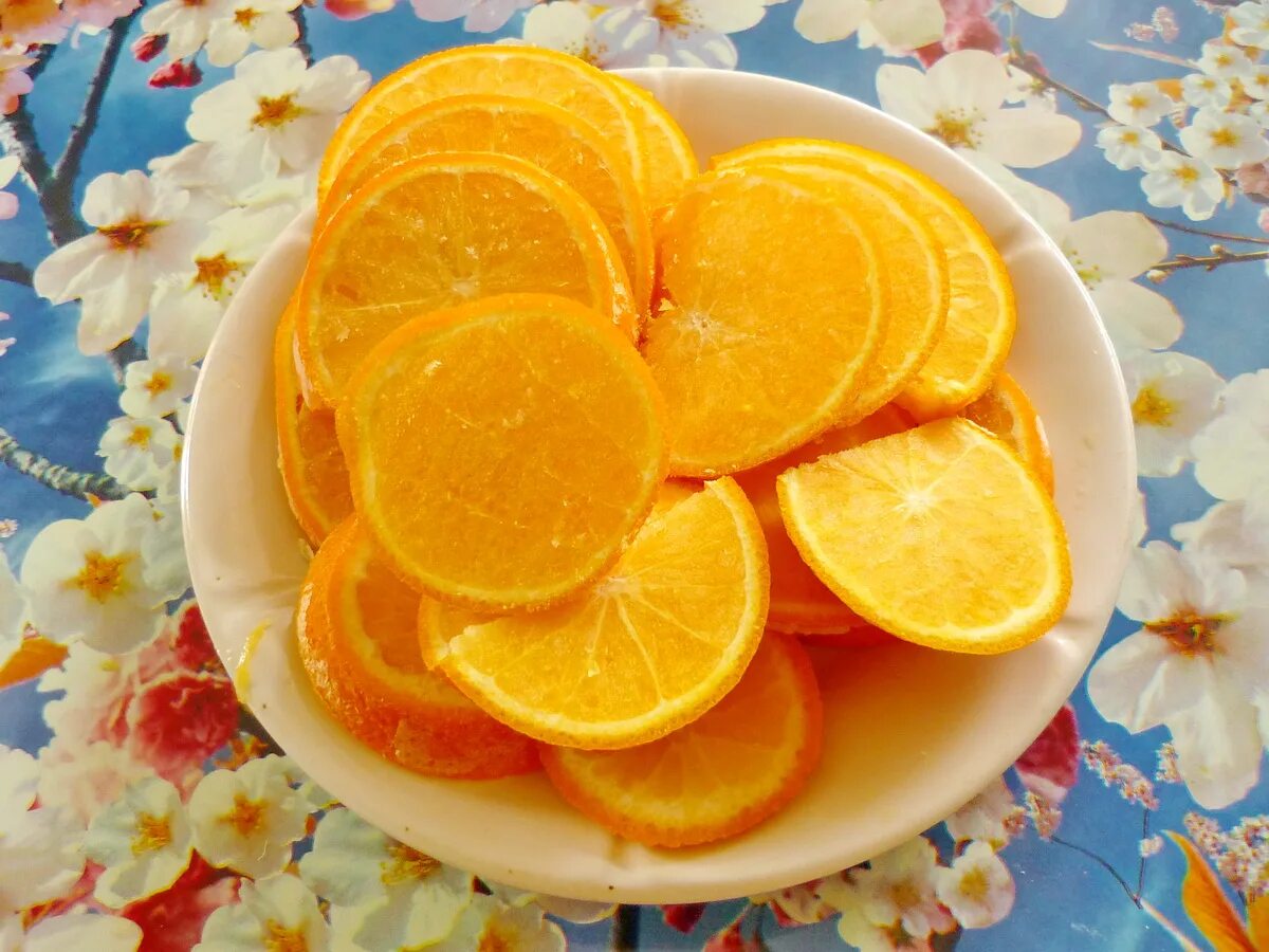 апельсины фасованные. заморозка апельсинов. мандарины в блендере. очистить апельсин от кожуры. мороженое лето апельсин.