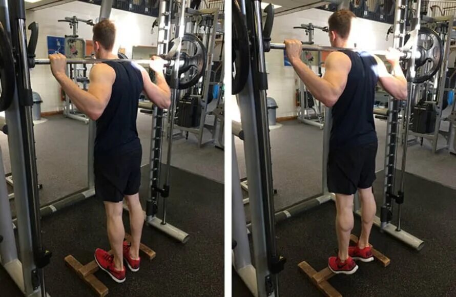 Подъем на носки в тренажере. Smith Machine Calf raise. Standing Smith Machine Calf raises. Икроножныев транажере Смита. Подъем на носки в тренажере Смита.