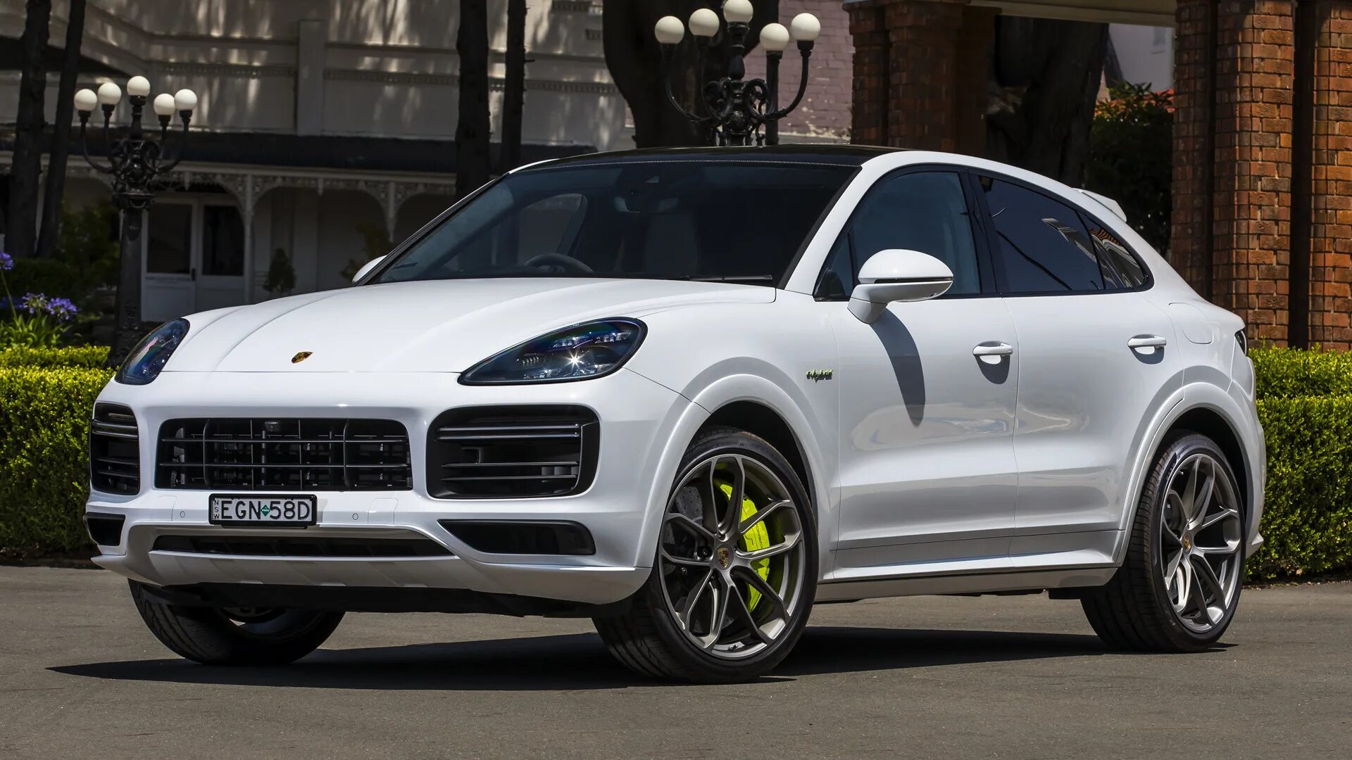 Cayenne hybrid. Порше кайен 2025. порше кайен турбо с 2025. porsche cayenne coupe turbo s e-hybrid. porsche cayenne turbo s 2025.