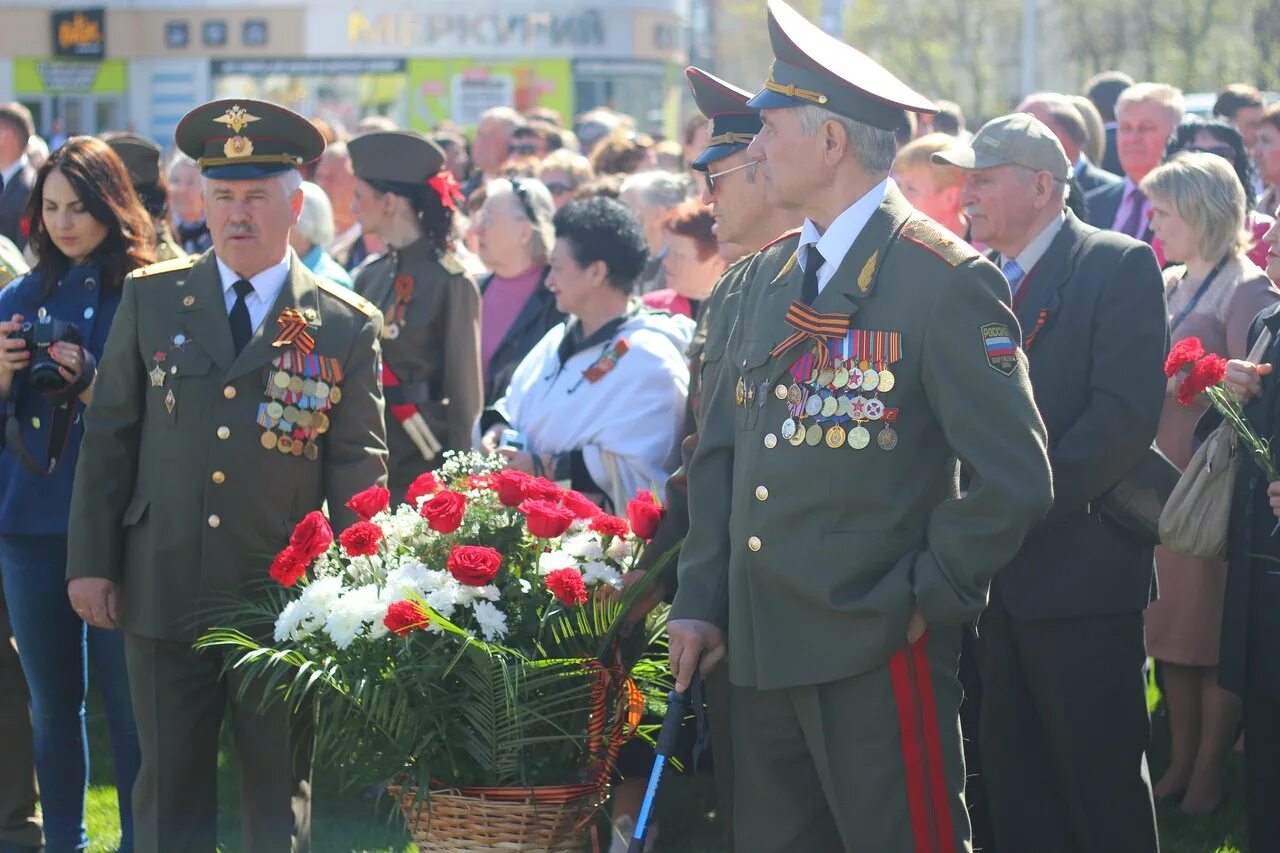 Липецк 9 мая. Площадь Победы Липецк. День Победы Липецк. Памятник Победы Липецк. Сквер 9 мая Липецк.