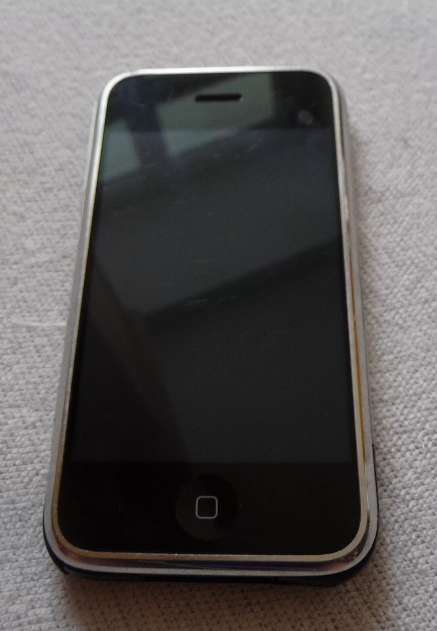 Айфон 2 2 8. Apple iphone 2g. Apple iphone 2. Apple iphone 2g 8gb. Айфон 2g черный.