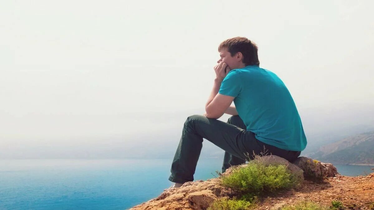 Пейзаж с девушкой. Человек на закате. Человек смотрит в даль. Человек вдали. Беликов тарас.