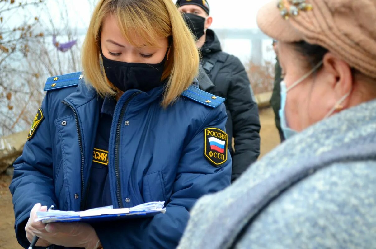 Девушка пристав. Управление судебных приставов Астрахани. Управление Федеральная служба судебных приставов Астрахань. Судебные приставы полицейские. Астраханский сайт судебных приставов