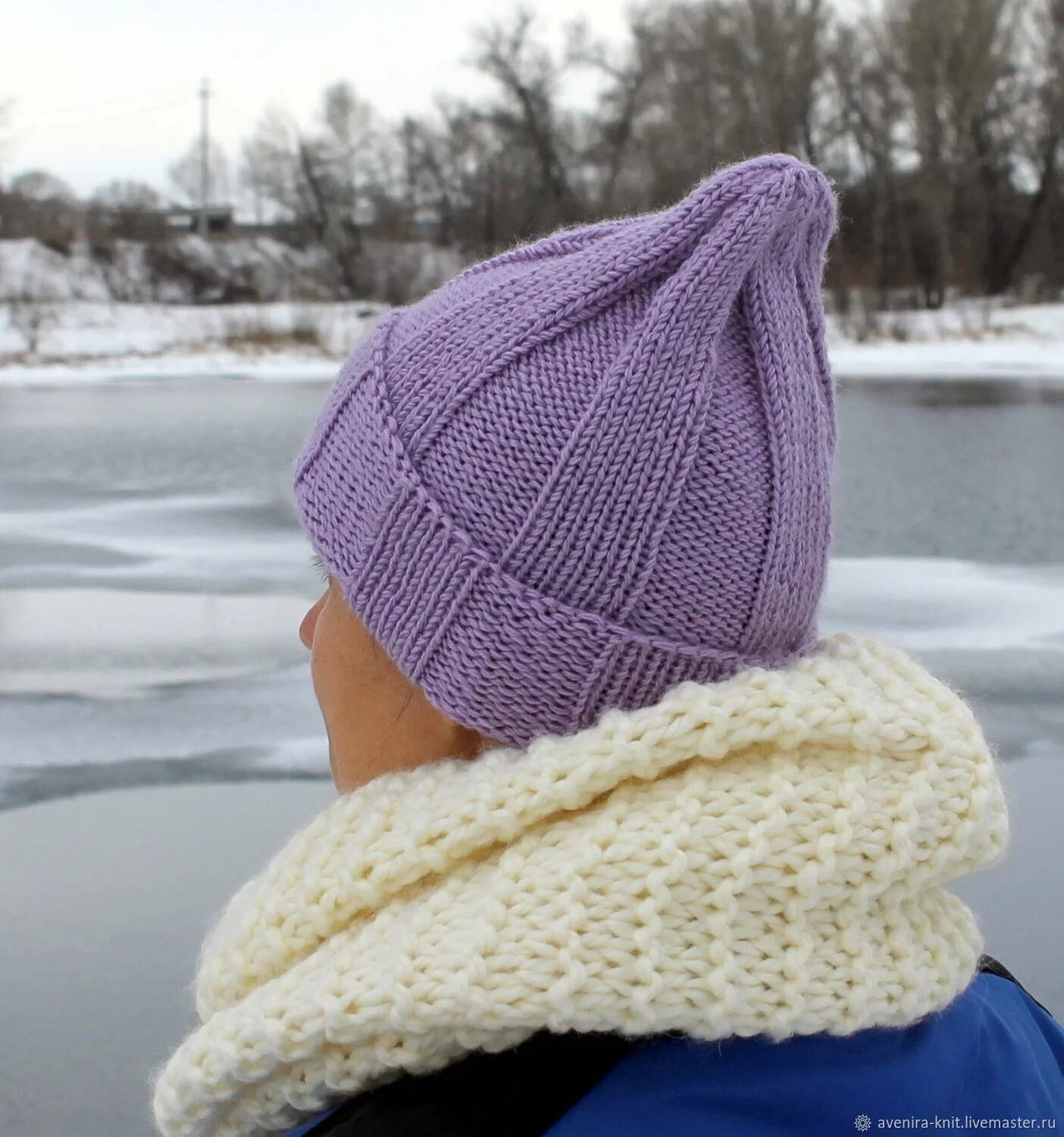 Шапка вязаная. Шапка вязаная. Как вязать шапочки. Вязание спицами шапки для женщин. Шапка крупной вязки.