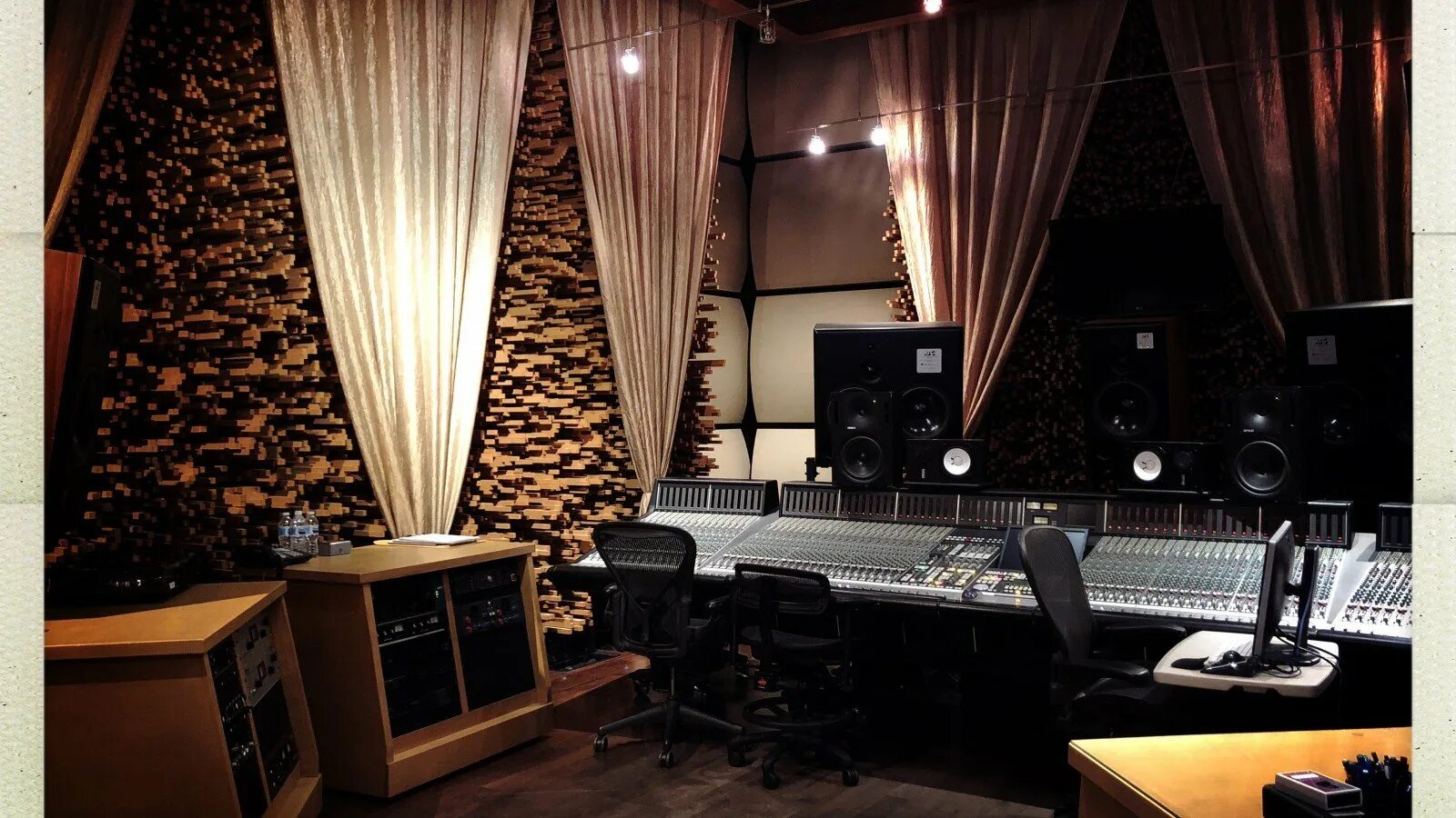 Blackbird студия звукозаписи. Звукозаписывающая студия Лепса. Студия звукозаписи Лепса. Студия звукозаписи Universal Лос Анджелес.