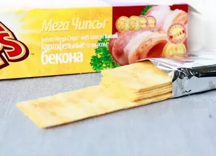 Чипсы полосками в коробке