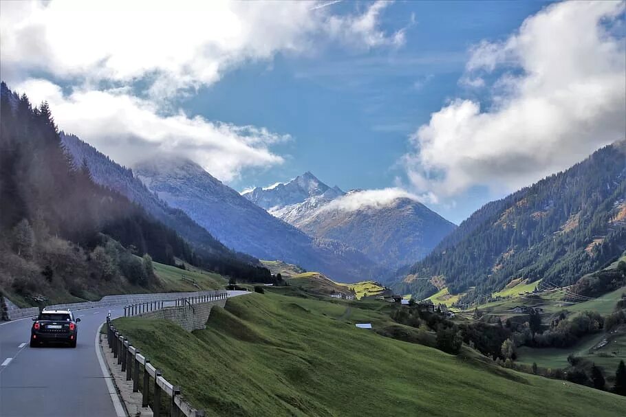 Путь в горы. Путь в гору. mountain street. mountain way. way in mountains.