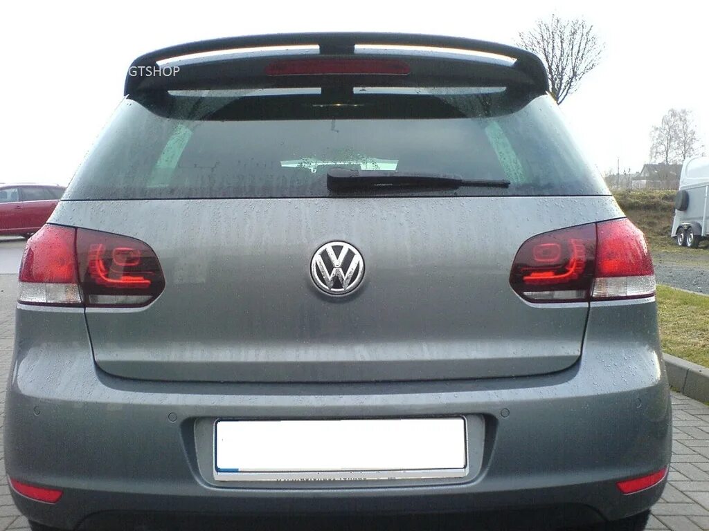 Задний спойлер гольф 6. Спойлер golf 6 gti. Сплиттер на крышу авто. Фольксваген гольф 6 черный. Vw golf 6 спойлер.