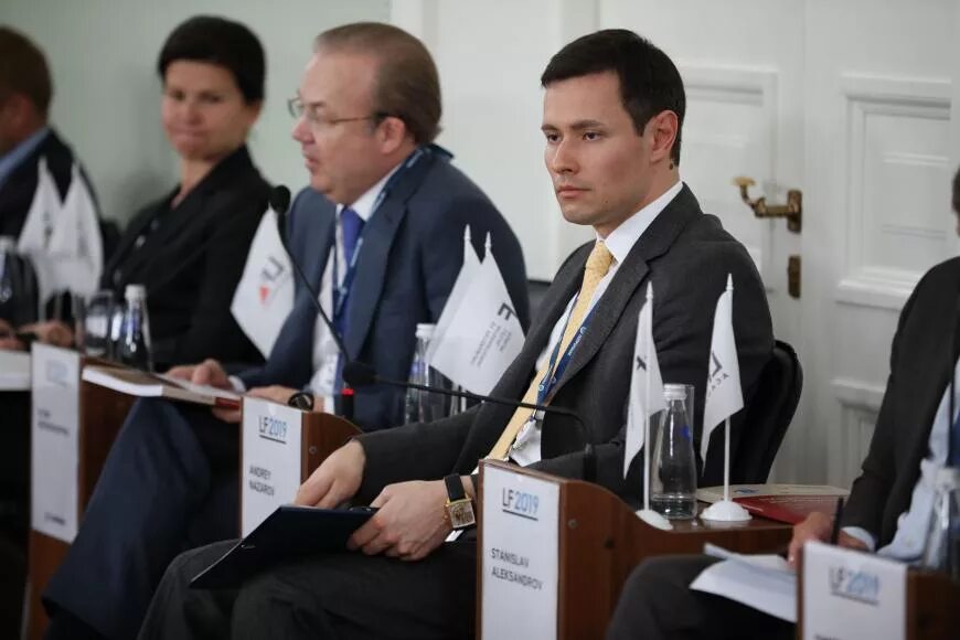 Споры спб. Трудовые споры. Споры спб. Юрист в суде. Арбитражный суд заседание.