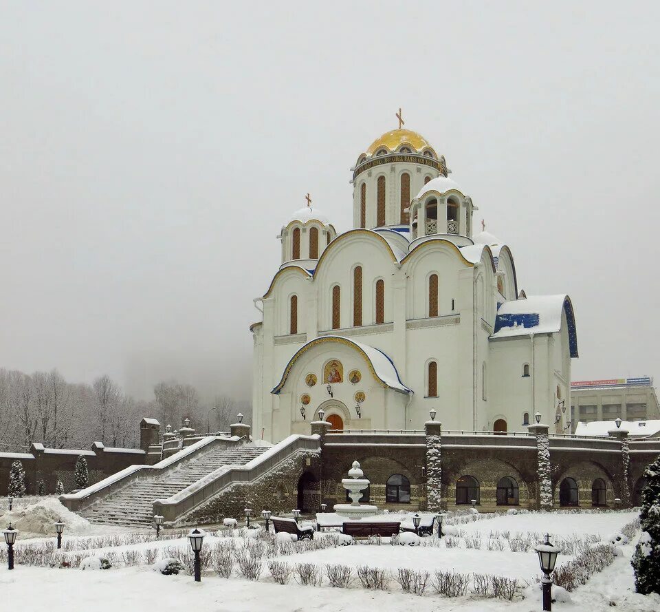 Покровский ясенево. Храм Покрова в Ясенево. Храм Пресвятой Богородицы в Ясенево. Церковь в Ясенево Покров Пресвятой Богородицы. Храм Пресвятой Богородицы в Москве Ясенево.