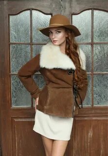 Коричневая дубленка