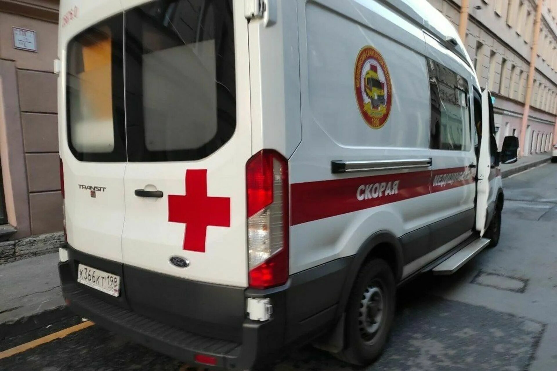 Спецборт самолет мчс россии. Врач мчс. Первая медицинская помощь мчс. Служба спасения на дорогах. Авария на лядова нижний новгород сегодня.