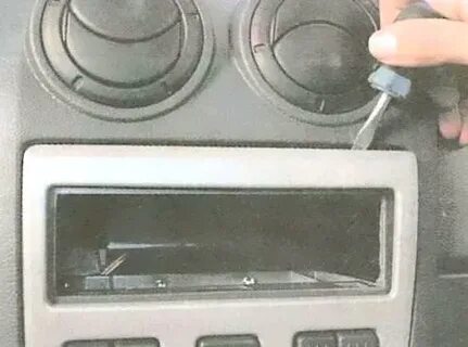 Как снять приборную панель рено логан