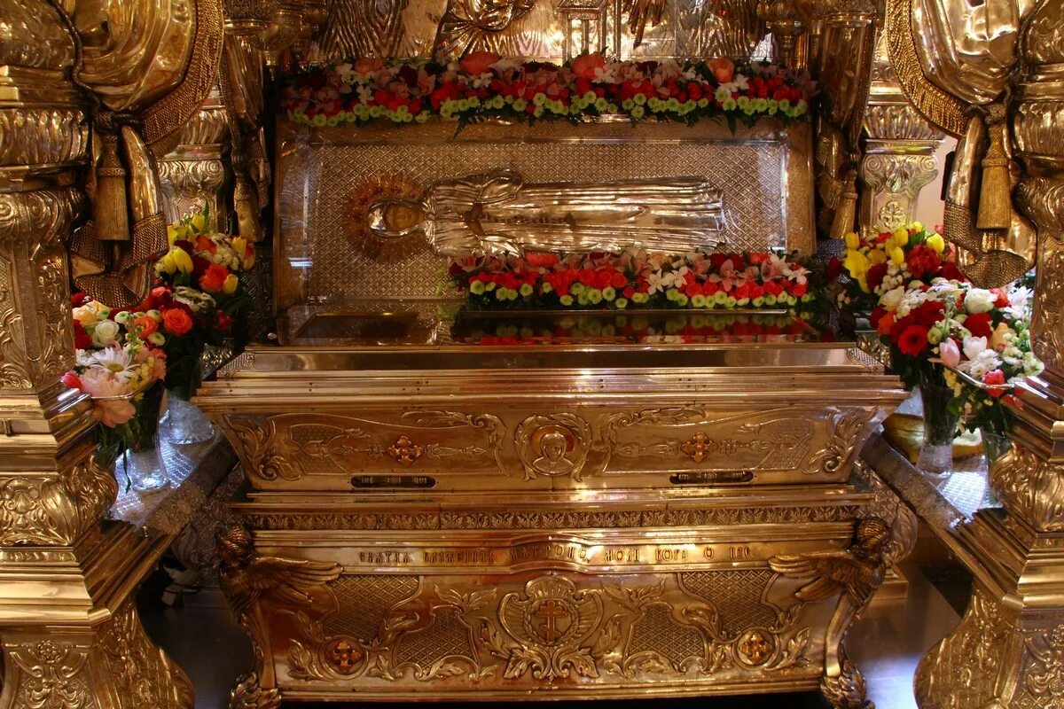 Храм матроны московской. Матронушка покровский монастырь. Свято покровский монастырь мощи матроны. Матрона какой храм. Матрона какой храм.