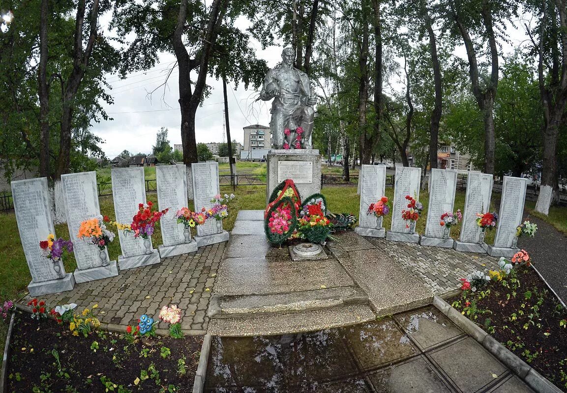 Память кировской области. Памятника Кирса Верхнекамский район. Памятники города Кирс. Памятник воинам Великой Отечественной войны в Кирсе. Памятник погибшим воинам Кирс.