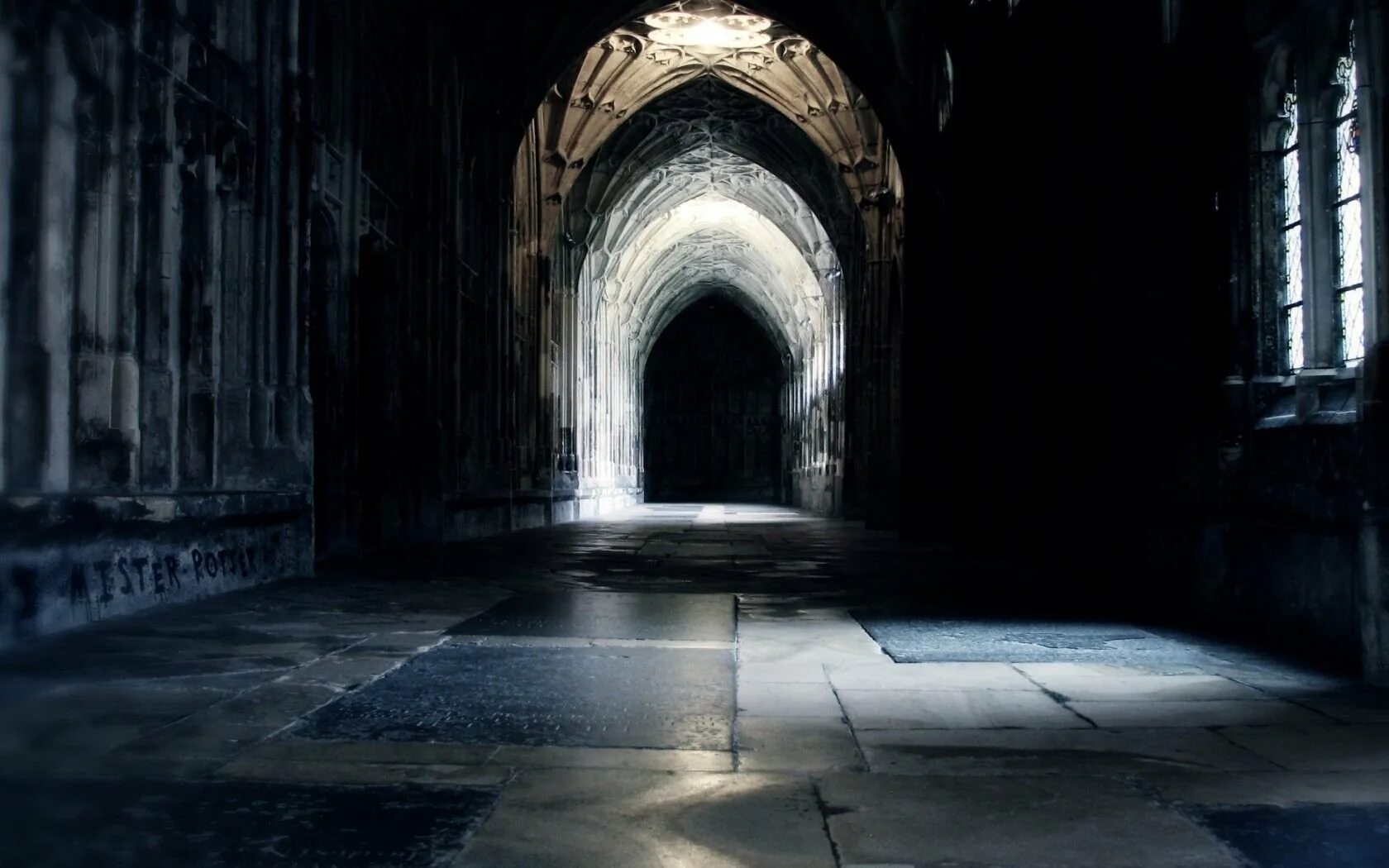 Темная арка. Хогвартс темный коридор.