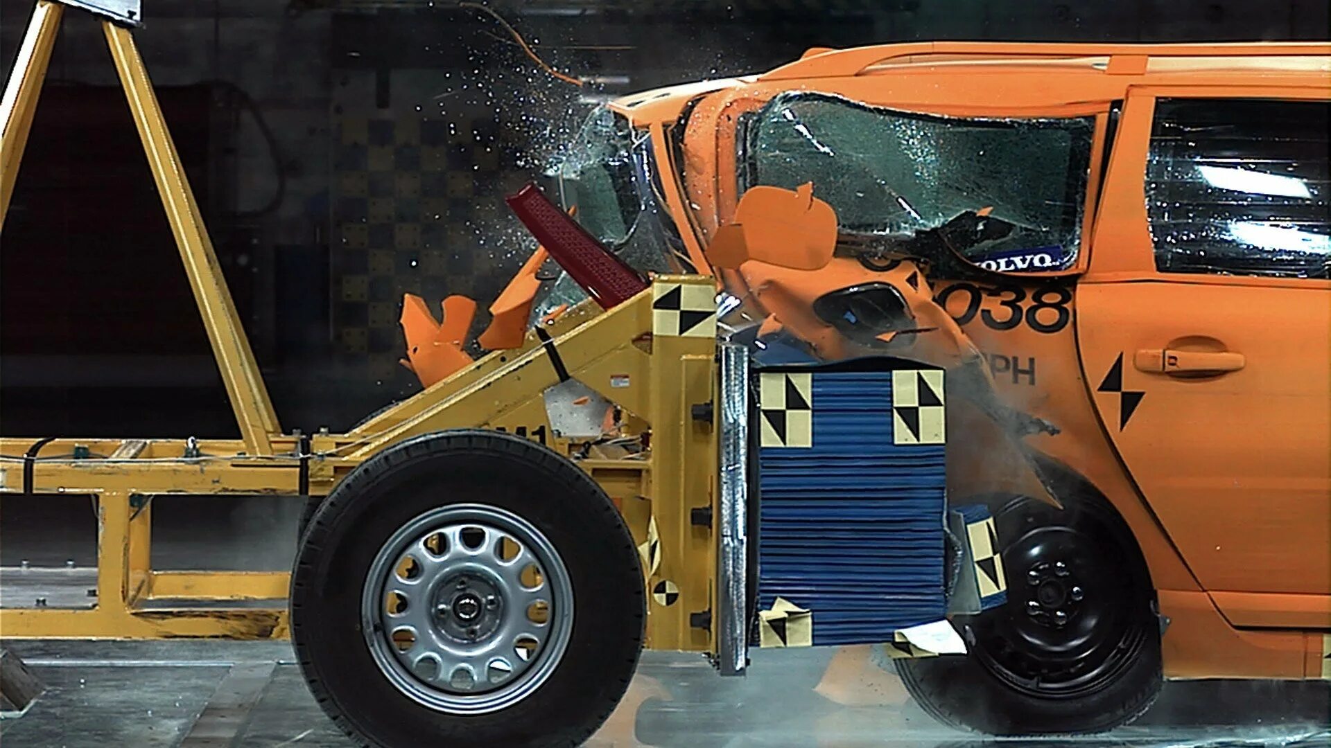 Volvo 144 crash Test. Volvo crash Test. Краш тест Вольво 90. Volvo 960 crash Test.