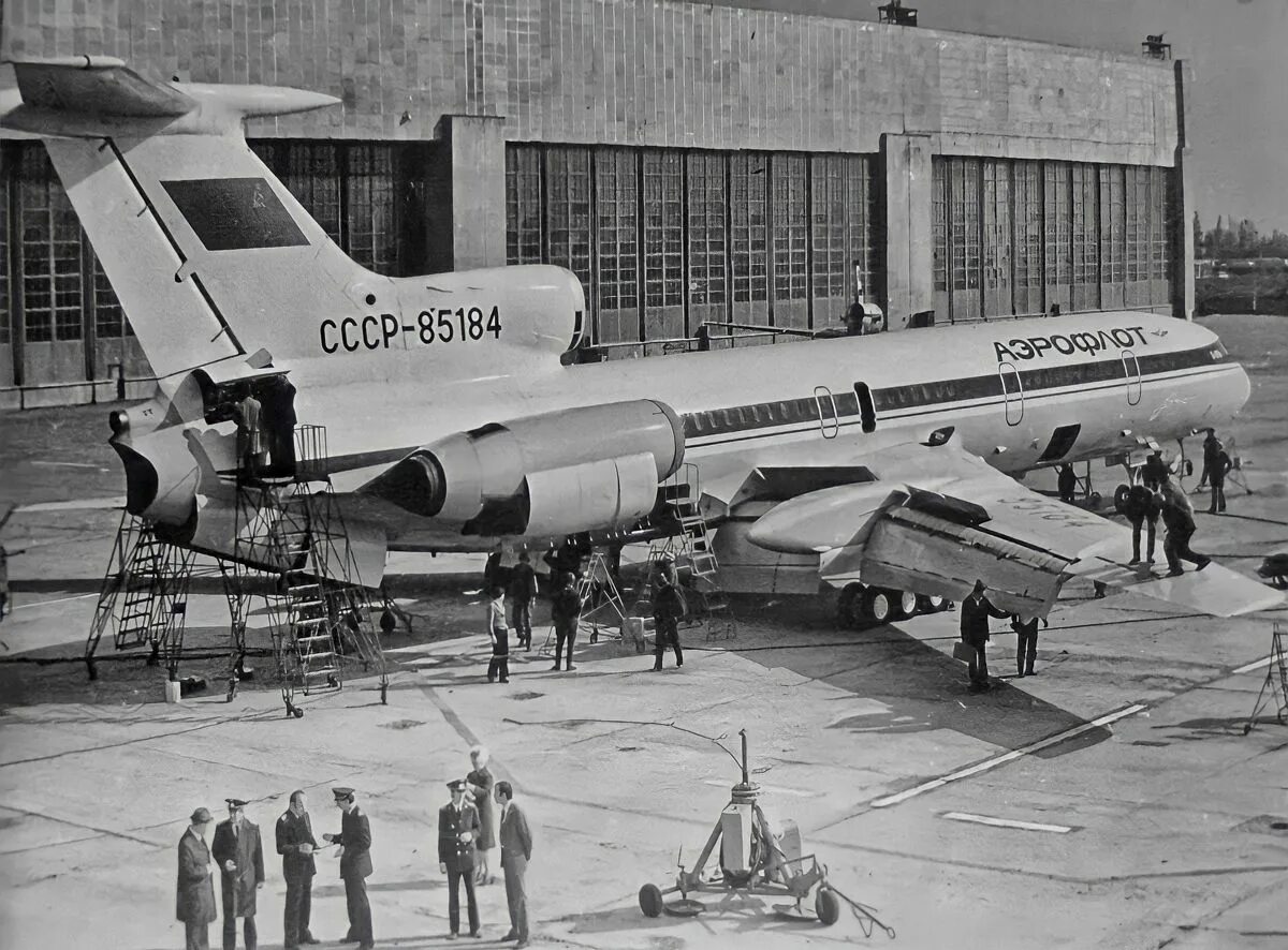 Ту-154 ассажирский самолёт. Ту-154б Аэрофлот СССР. Ту-154б-2. Ту-154 пассажирский самолёт СССР. Крае б б н с о
