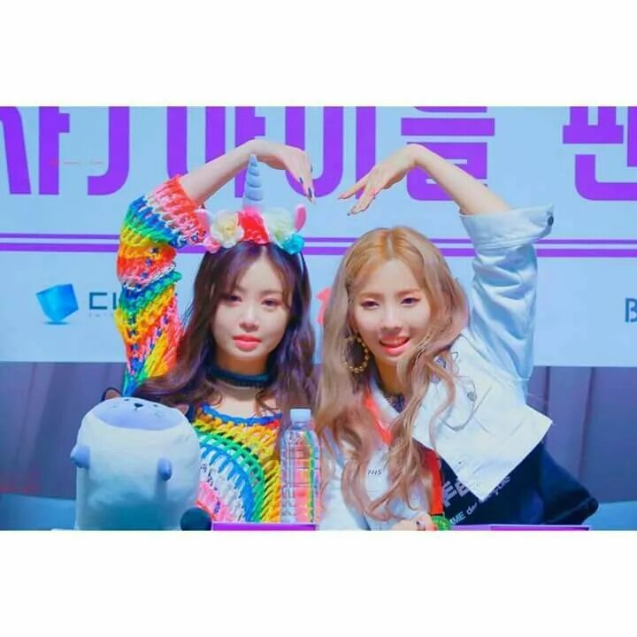 Bloom i dle. Gidle суджин. g idle соен. soojin and soyeon. суджин из g idle.