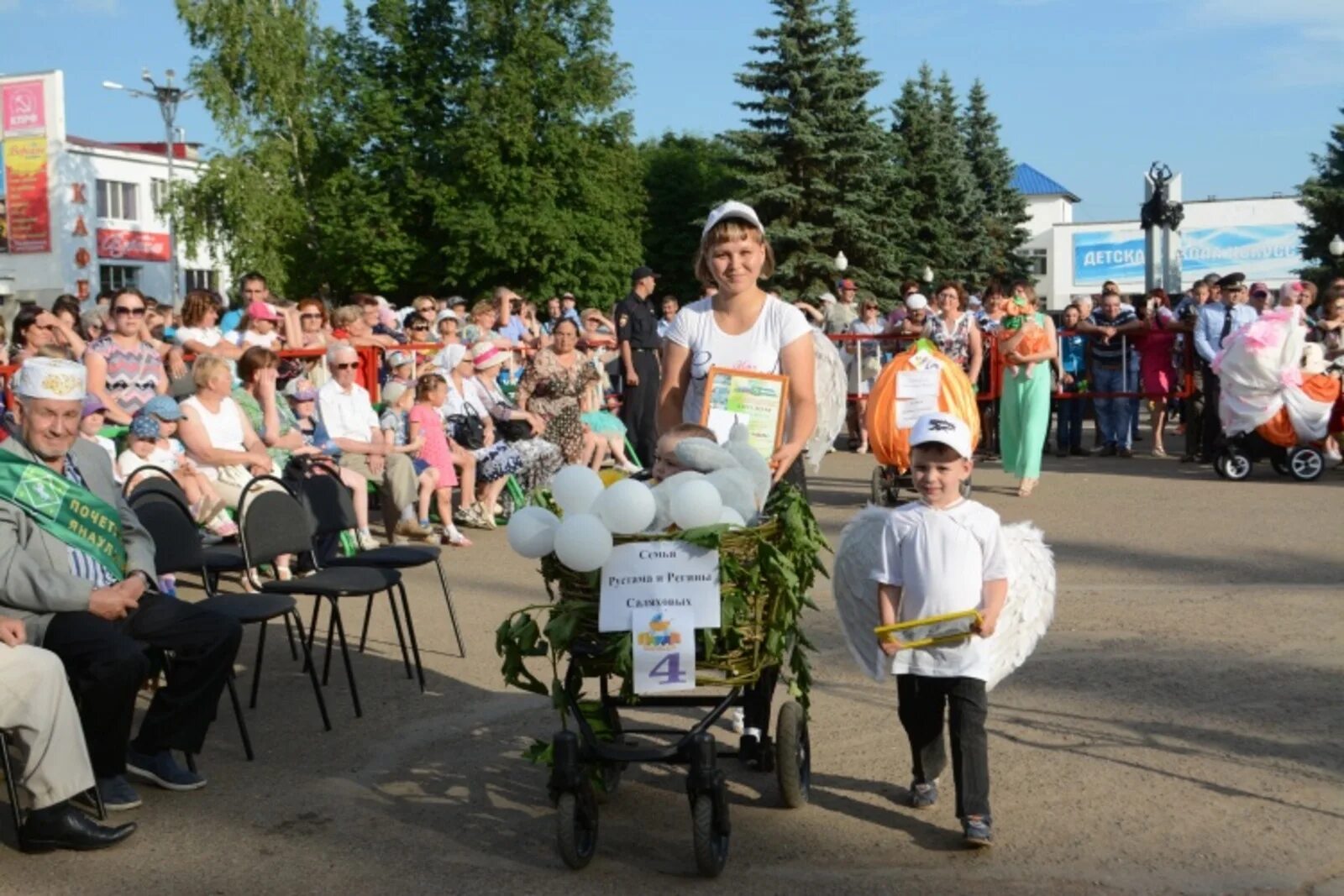 Новости янаула на сегодня. День города Янаул 2023. День города и молодежи в Янауле. День города Янаул 2001. Парад в Янауле.