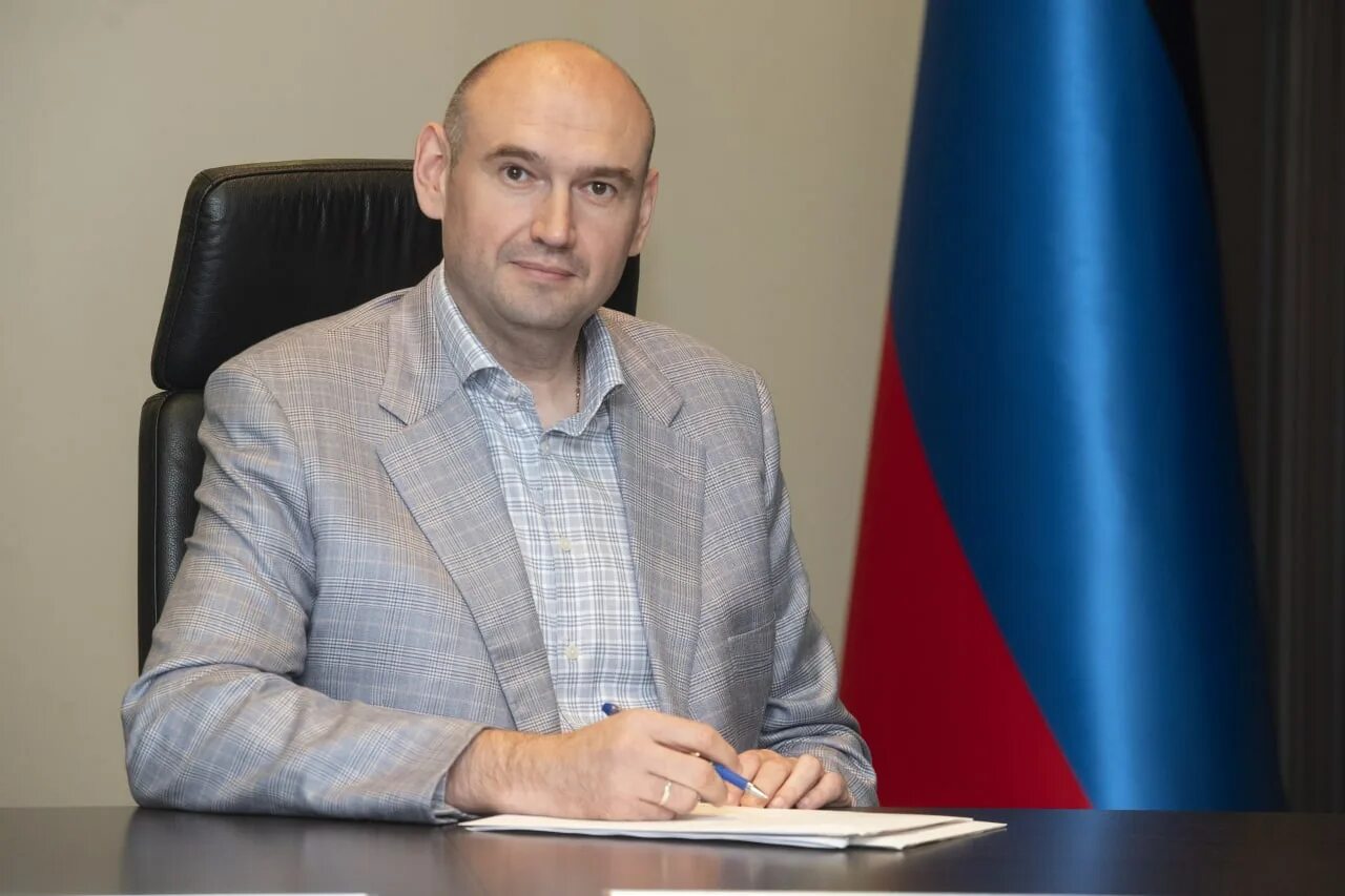 Правительство днр. Солнцев евгений александрович ржд. Солнцев евгений 28. Хоценко днр солнцев евгений. Солнцев евгений александрович днр.