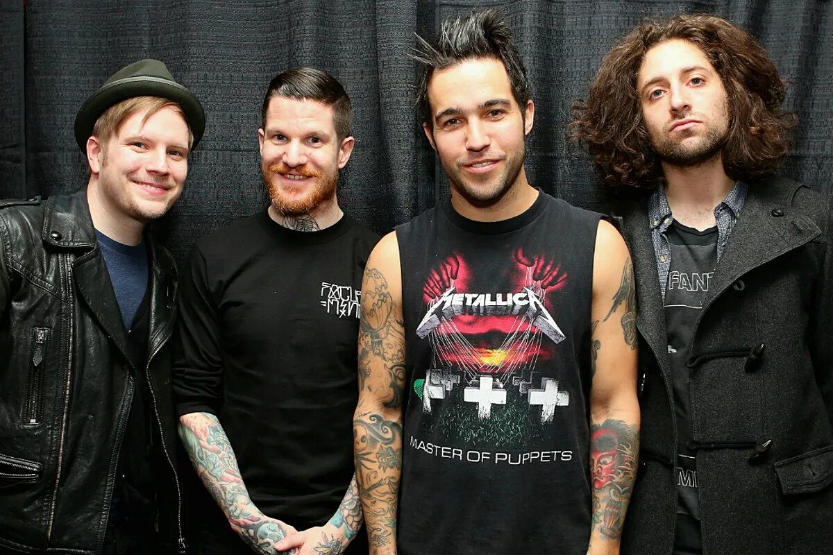 Группа Fall out boy. Группа Fall out boy 2020. Группа Fall out boy 2001. Fall out boy сейчас. Fall out группа