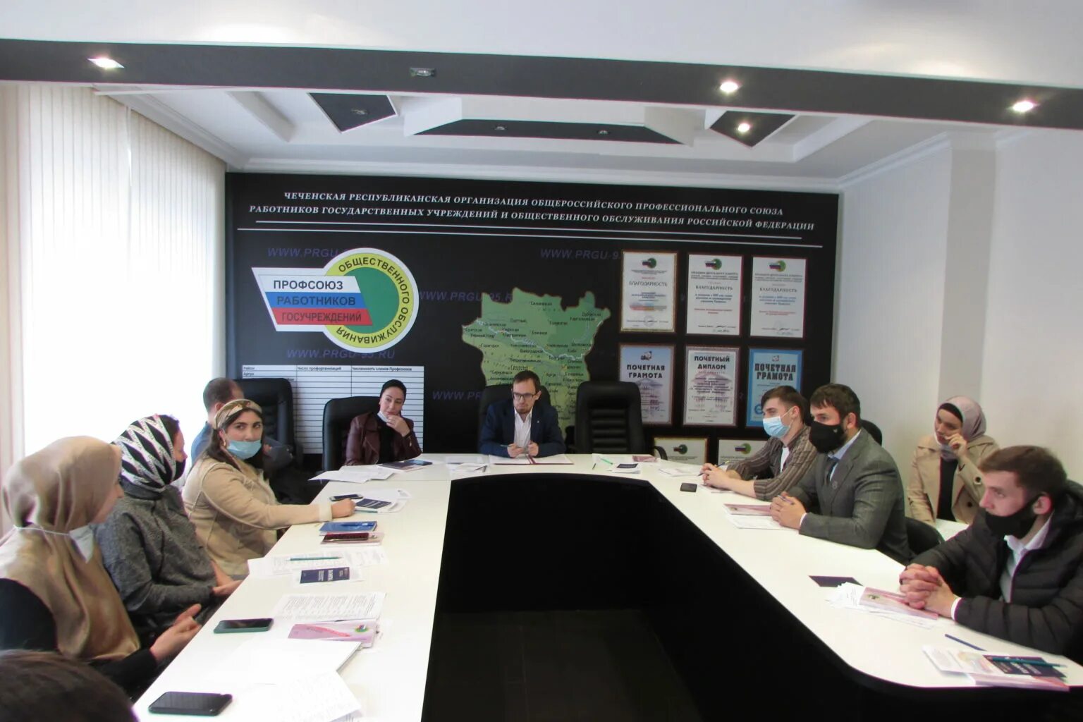 Эмблема профсоюза госучреждений и общественного обслуживания. Профсоюз работников госучреждений логотип. Эмблема профсоюза госучреждений и общественного обслуживания. Мго профсоюза работников госучреждений и общественного обслуживания. Республиканская профсоюзная организация.