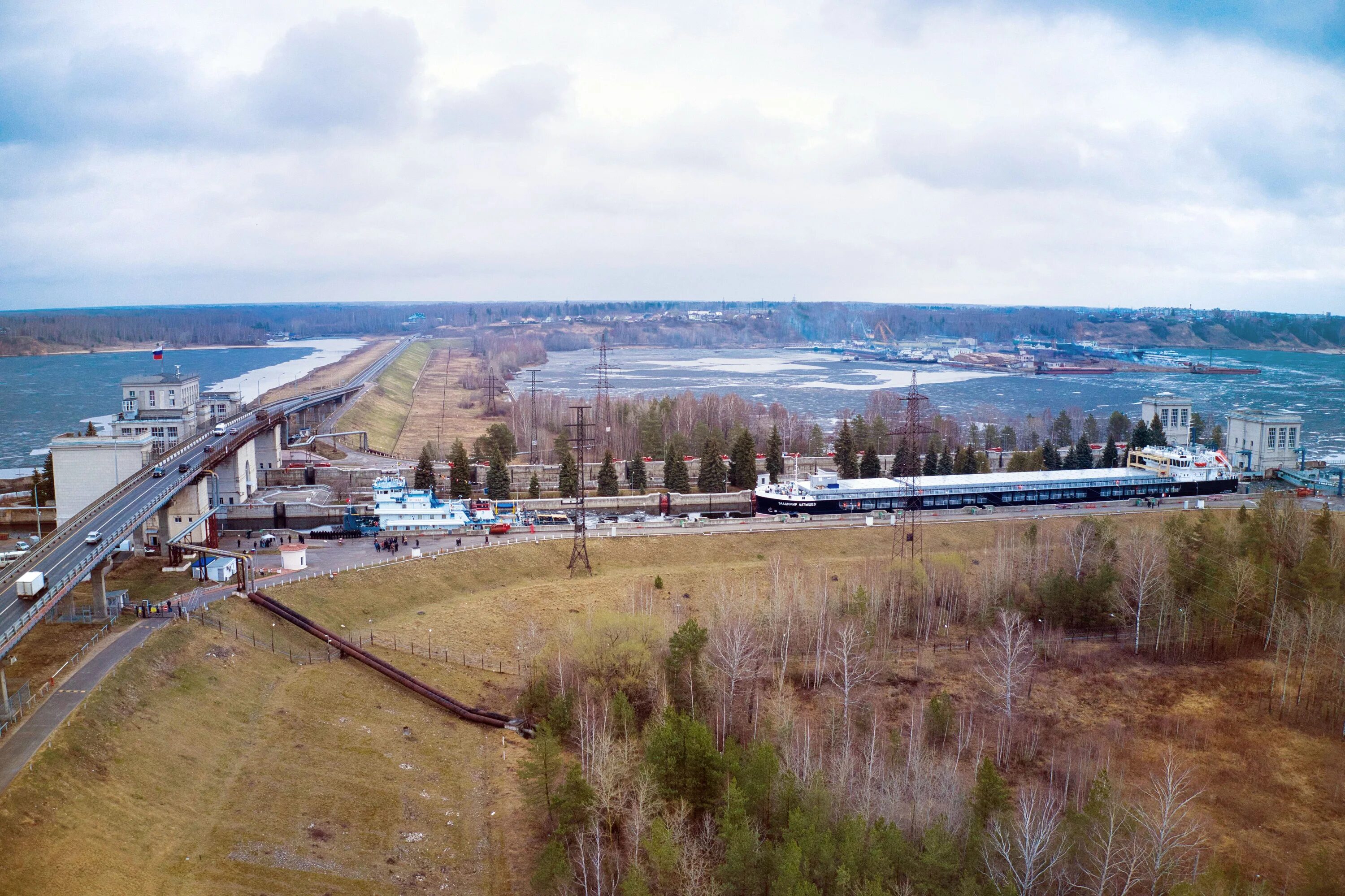 Городецкий гидроузел. Навигация на Волге. Городец на Волге.