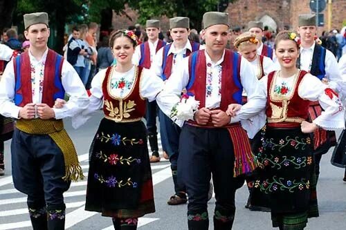 Хорватия нац костюм. Нац костюм хорватов. Население хорватии. Хорватия народ. Хорватский национальный костюм.